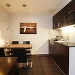 Schiller 5 מלון