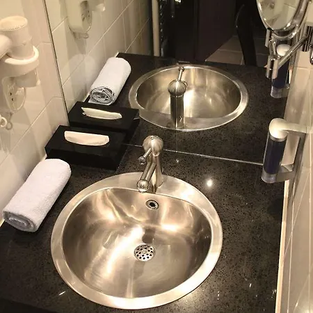 席勒5号酒店 4*